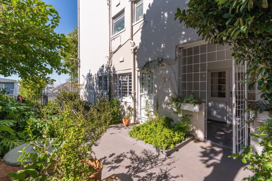 To Let 2 Bedroom Property for Rent in Vredehoek Western Cape